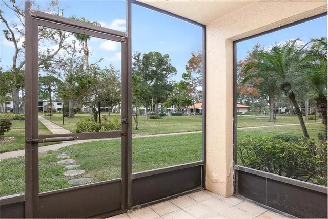 $175,000 | 4910 Bay Street Northeast, Unit 109, St. Petersburg, FL 33703