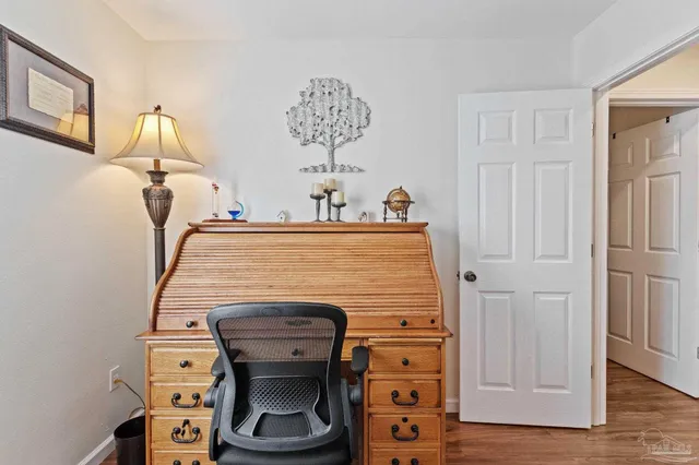 a view of a house with backyard