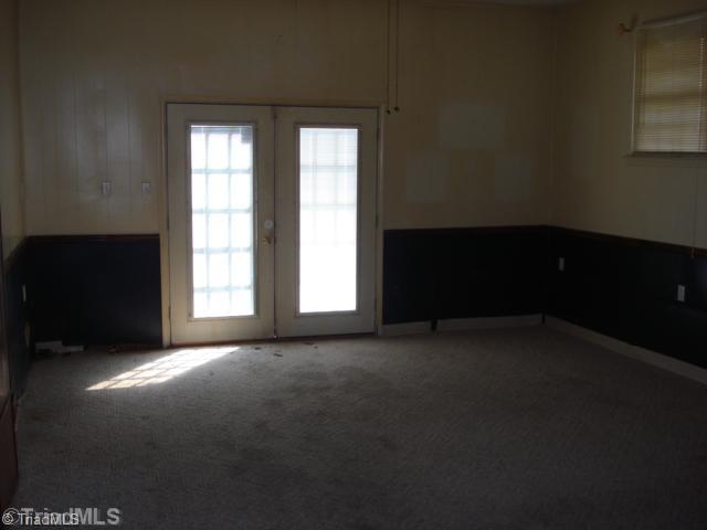 806 Taylor Road Stoneville, NC 27048 - Photo 2 of 11 Living Room.