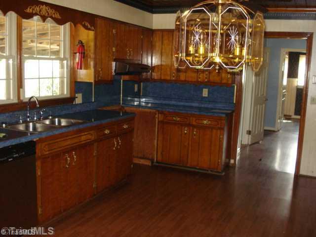 806 Taylor Road Stoneville, NC 27048 - Photo 3 of 11 Kitchen.