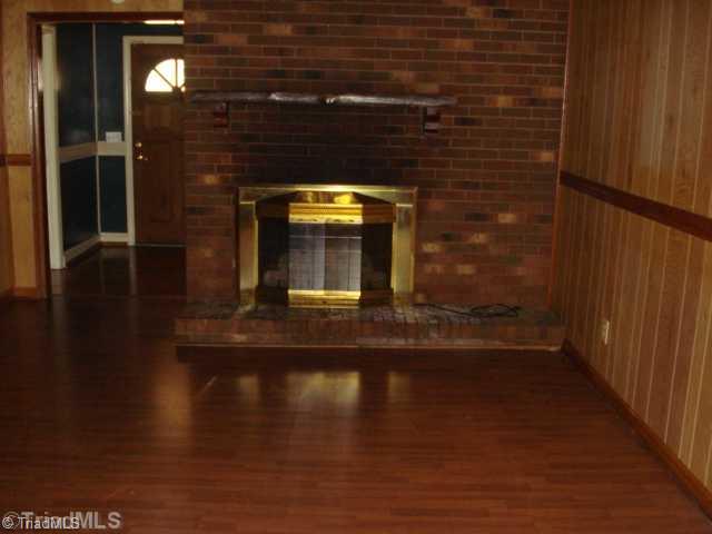 806 Taylor Road Stoneville, NC 27048 - Photo 5 of 11 Den/Family/Great Room.