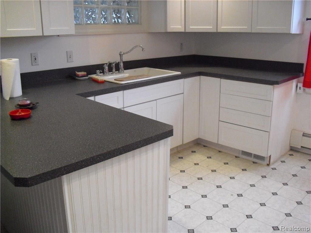 4211 Stephens Road Warren, MI 48091 - Photo 9 of 24 CIMG5798.JPG