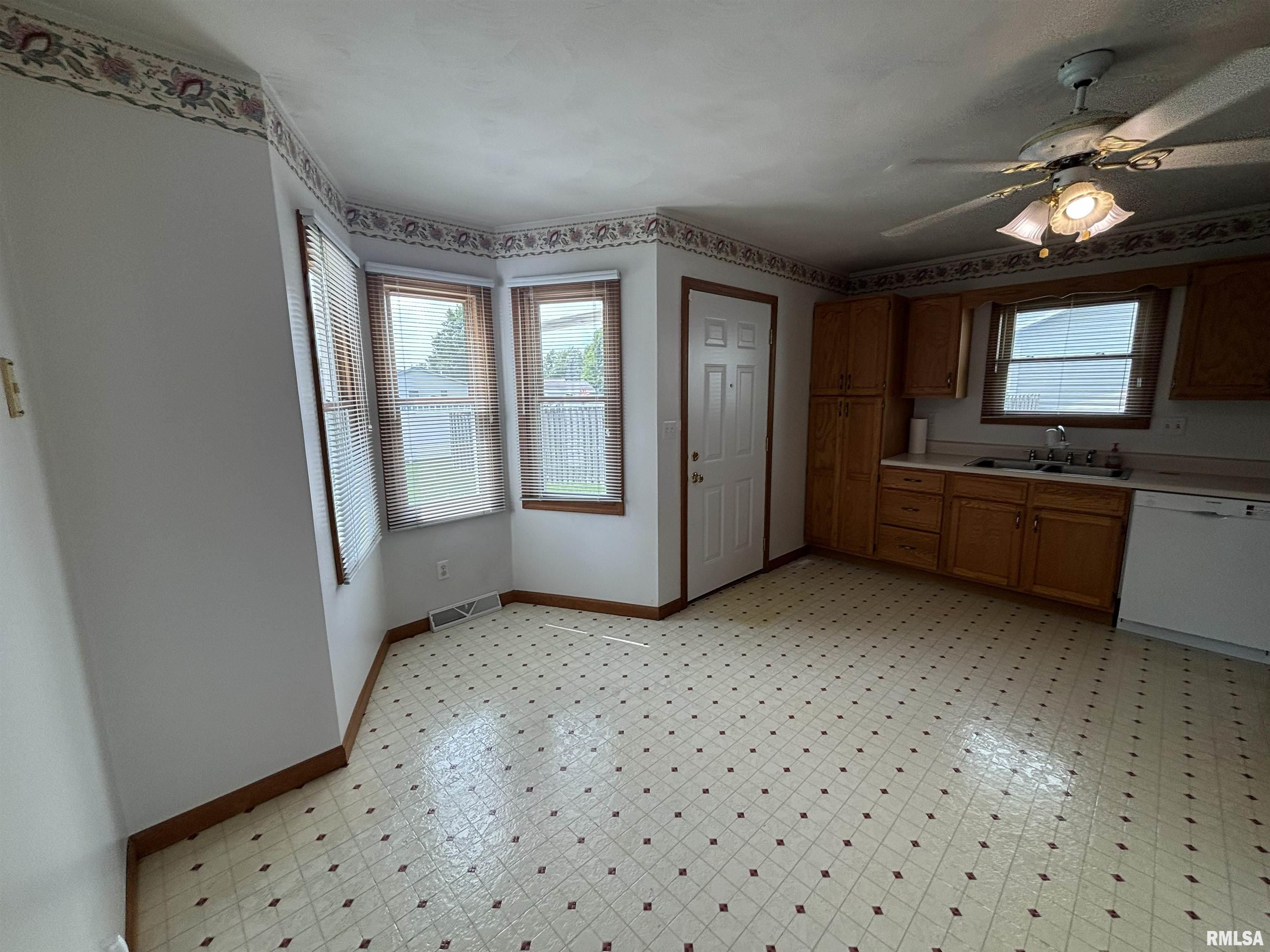 2905 Rend Drive Springfield, IL 62707 - Photo 3 of 24