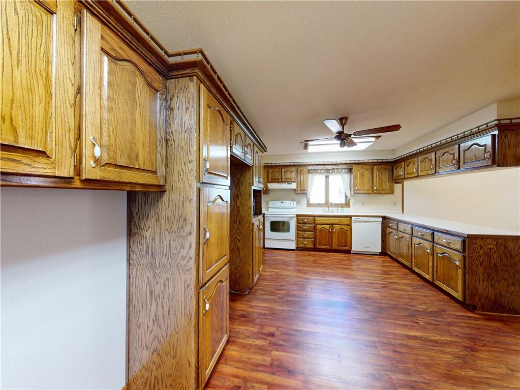 802 Timberbrook Drive Nevada, MO 64772 - Photo 3 of 30