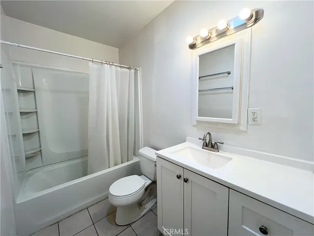 $2,100 | 216 North Dalton Avenue, Unit 218, Azusa, CA 91702