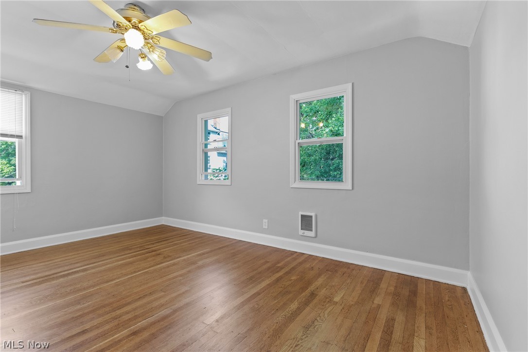 18219 Cornwall Road Cleveland, OH 44119 - Photo 18 of 32 Gallery Image 18