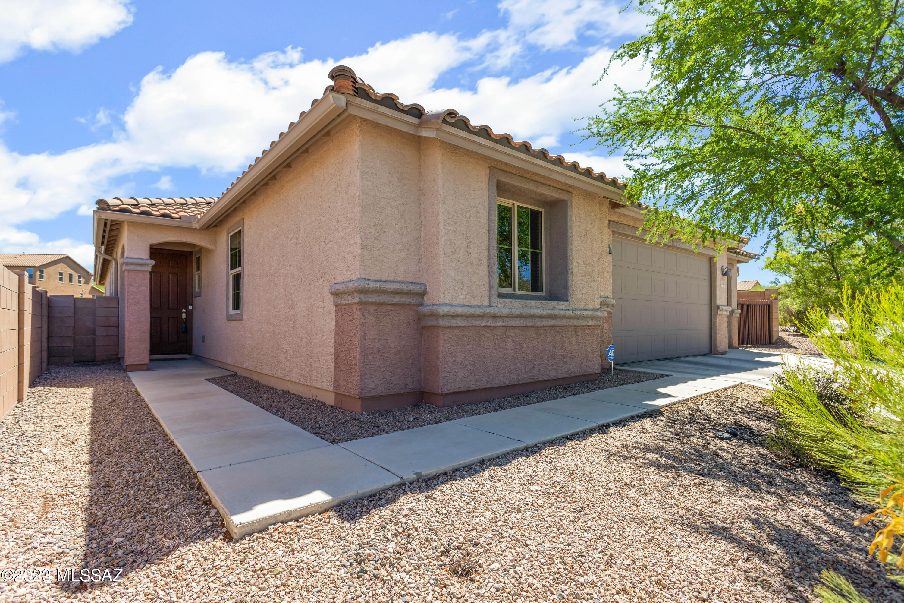 3925 South Corte Rana Rica Tucson, AZ 85730 - Photo 3 of 38 Gallery Image 3