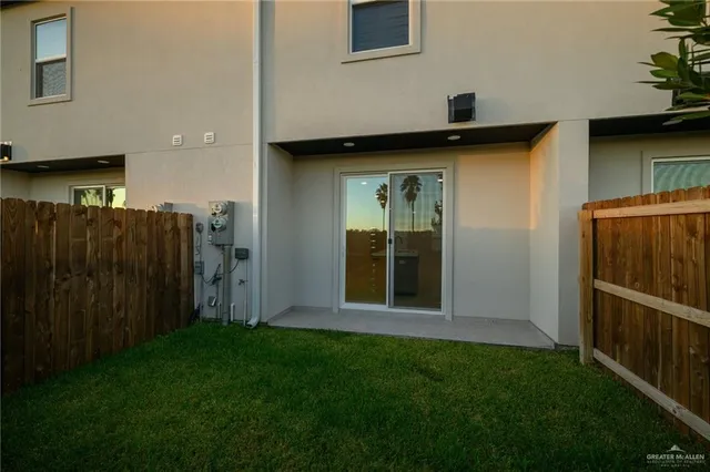 a view of an entrance of the house