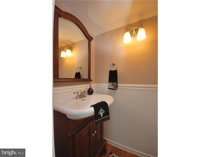 9726 Beacon Road Philadelphia, PA 19115 - Photo 5 of 24 Half Bath