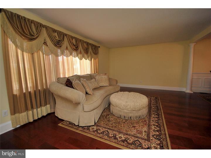 9726 Beacon Road Philadelphia, PA 19115 - Photo 7 of 24