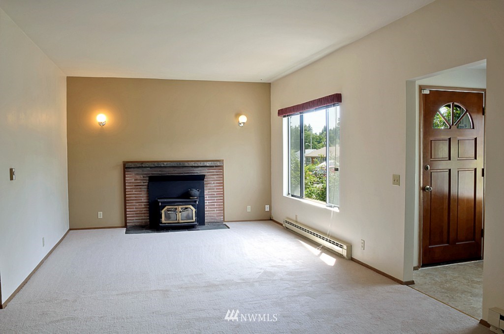 9026 34th Avenue Southwest Seattle, WA 98126 - Photo 2 of 21