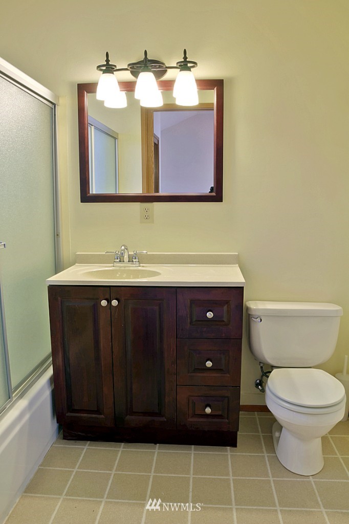 9026 34th Avenue Southwest Seattle, WA 98126 - Photo 11 of 21