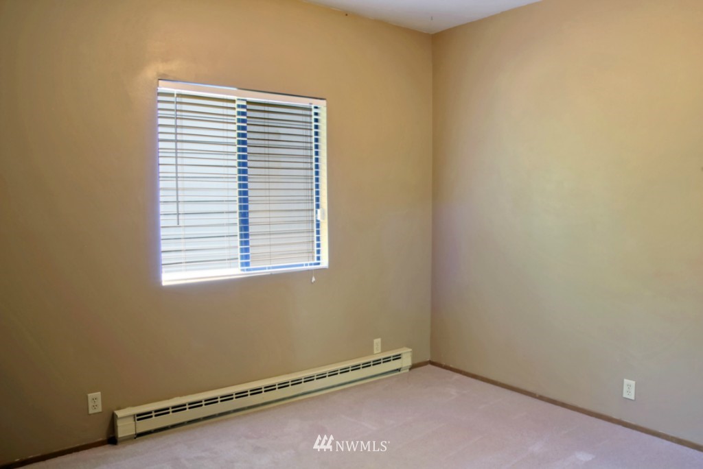 9026 34th Avenue Southwest Seattle, WA 98126 - Photo 12 of 21