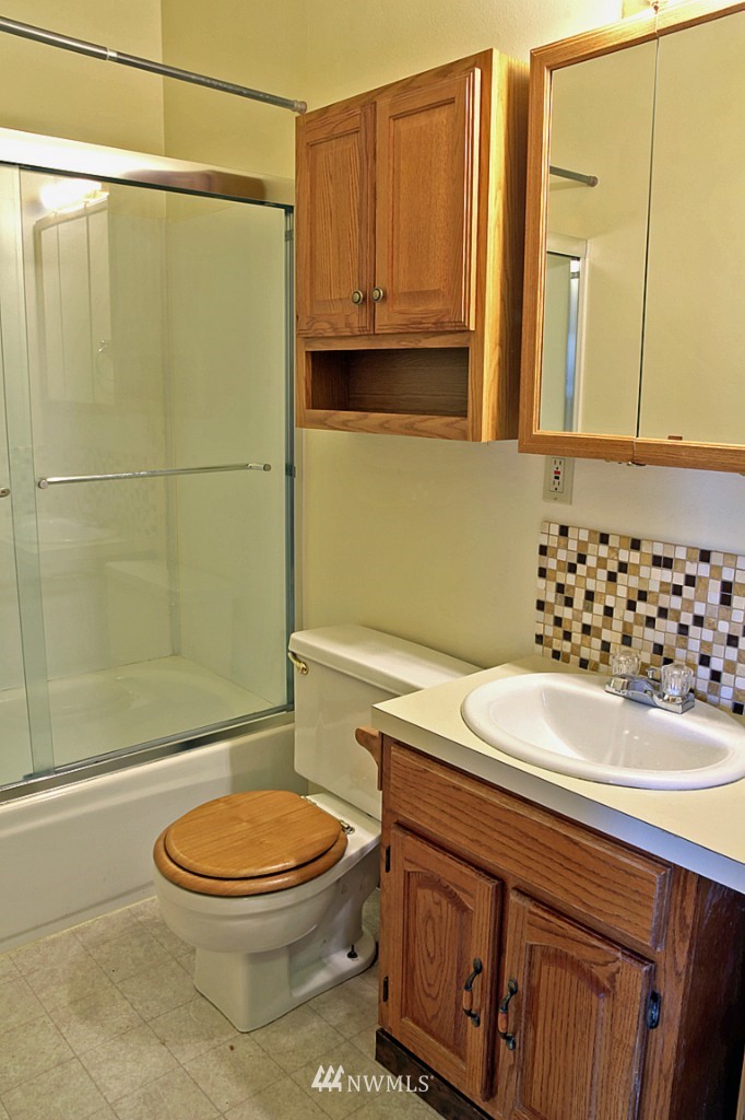 9026 34th Avenue Southwest Seattle, WA 98126 - Photo 13 of 21