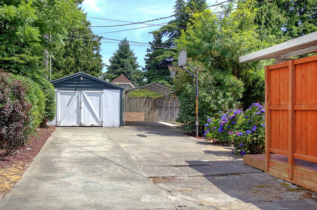 9026 34th Avenue Southwest Seattle, WA 98126 - Photo 18 of 21