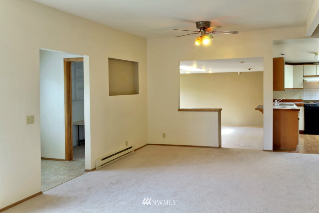 9026 34th Avenue Southwest Seattle, WA 98126 - Photo 3 of 21