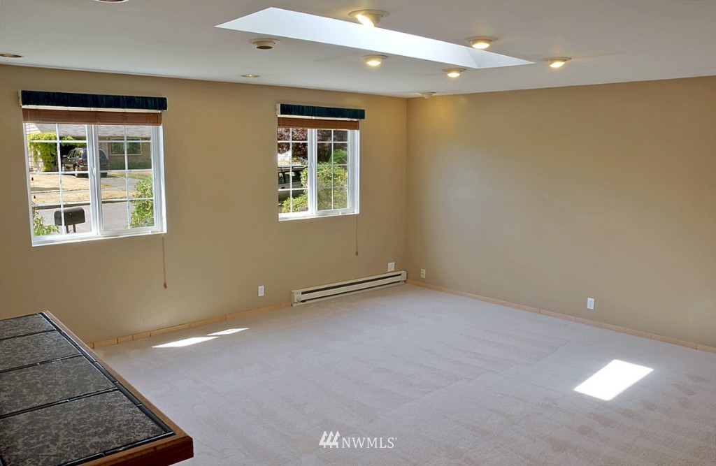 9026 34th Avenue Southwest Seattle, WA 98126 - Photo 4 of 21