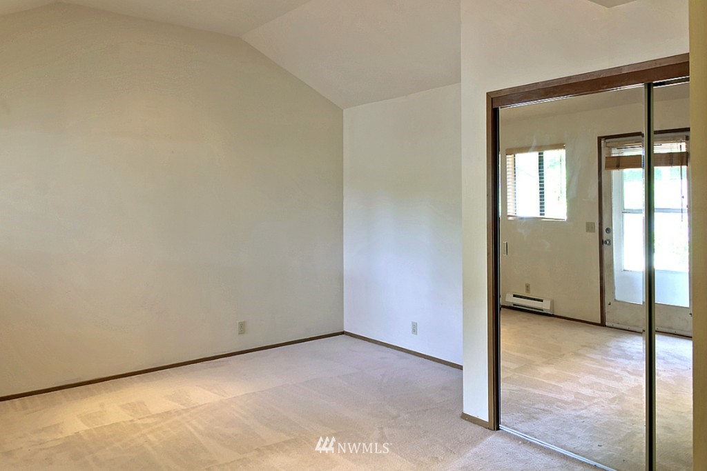 9026 34th Avenue Southwest Seattle, WA 98126 - Photo 9 of 21