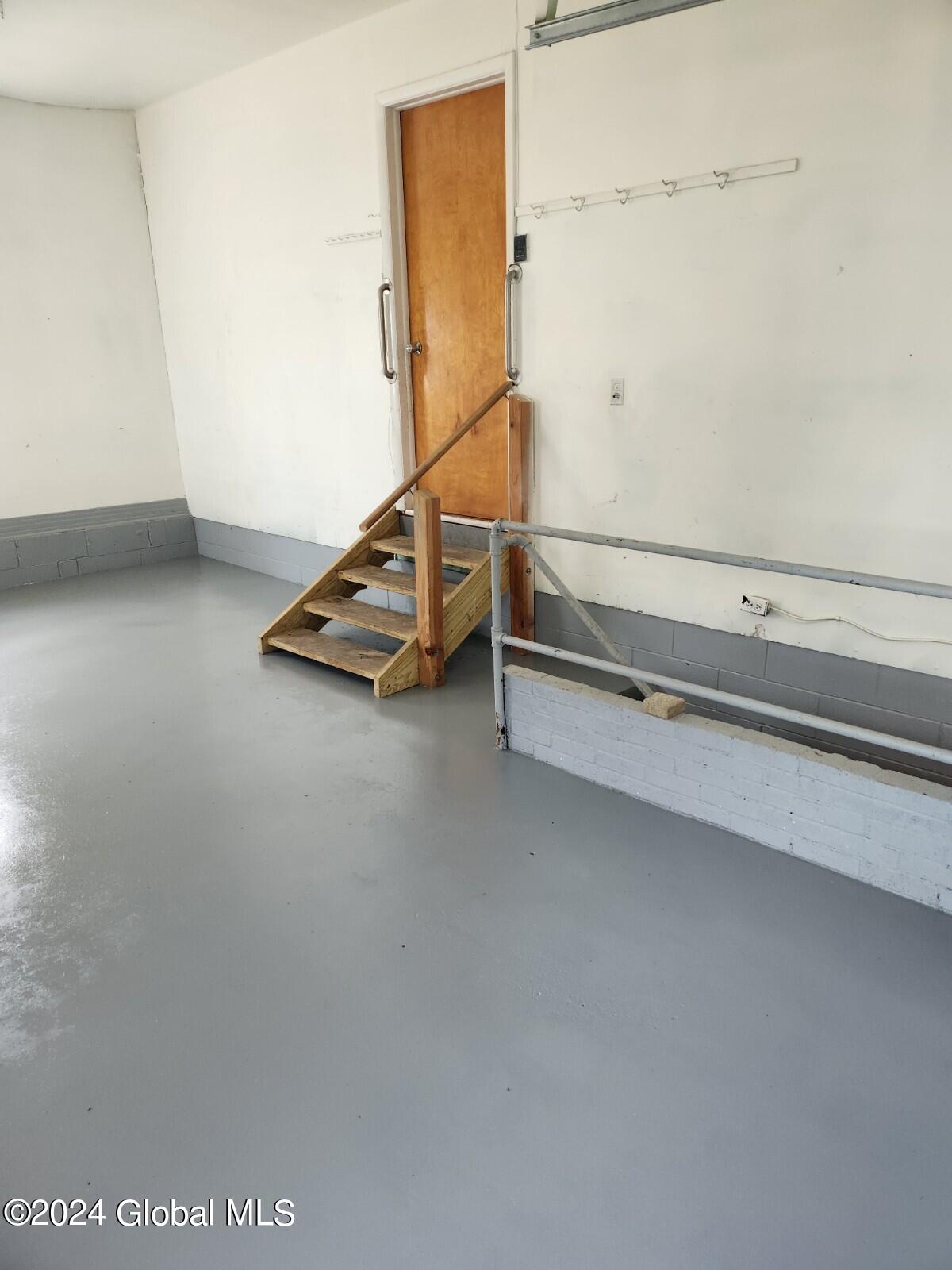 1 Mayflower Drive Colonie, NY 12205 - Photo 16 of 18 20240319_130522