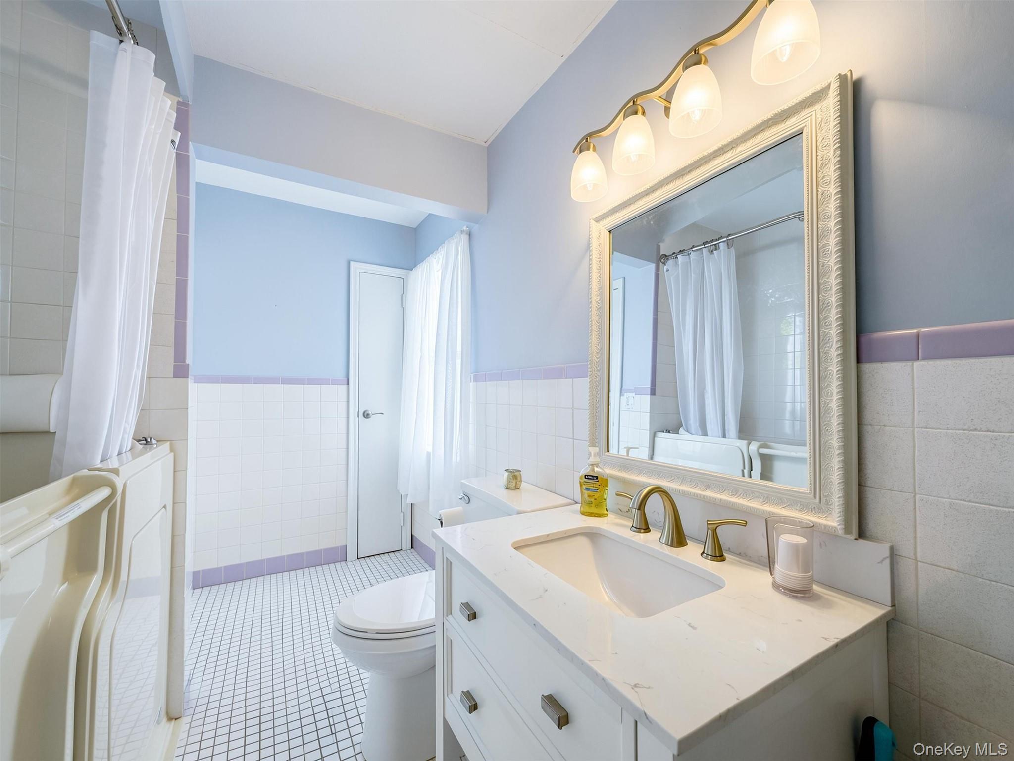 3584 Condor Road Levittown, NY 11756 - Photo 15 of 45
