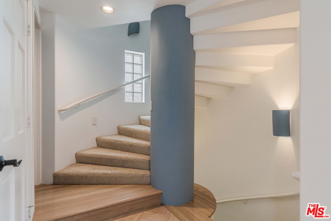 4611 Roma Court Marina del Rey, CA 90292 - Photo 27 of 46 a hallway with couches and a coffee table