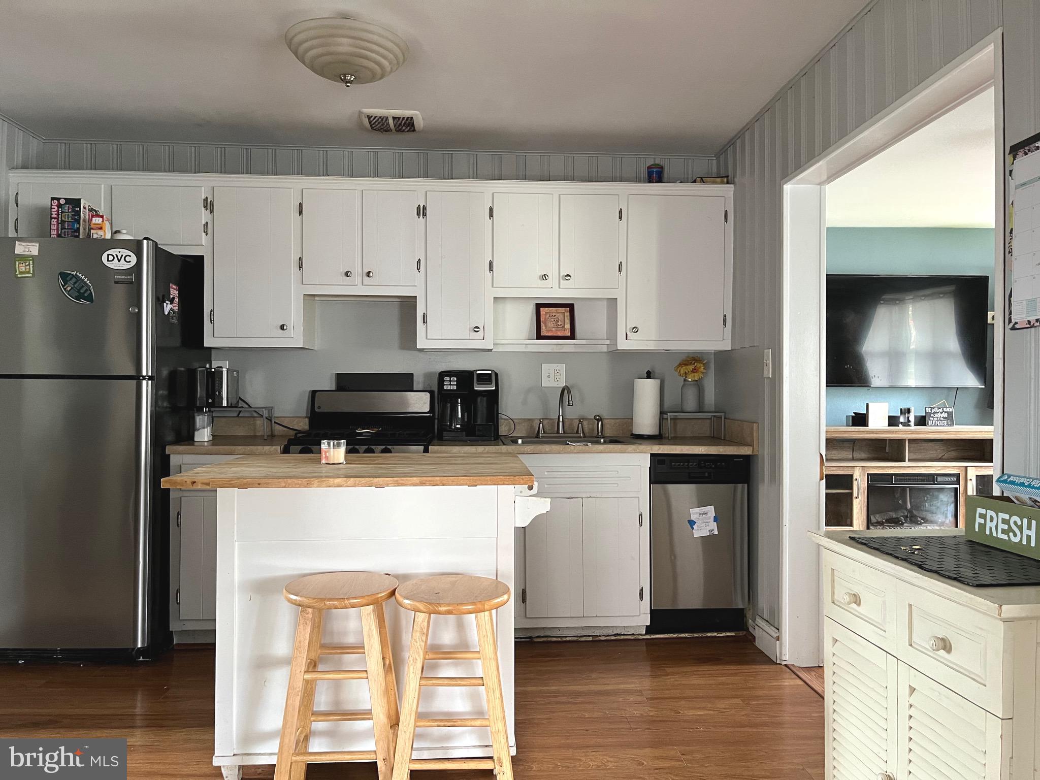 641 Monroe Street Riverside, NJ 08075 - Photo 2 of 20