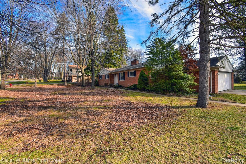 321 East Maryknoll Road Rochester Hills, MI 48309 - Photo 3 of 53