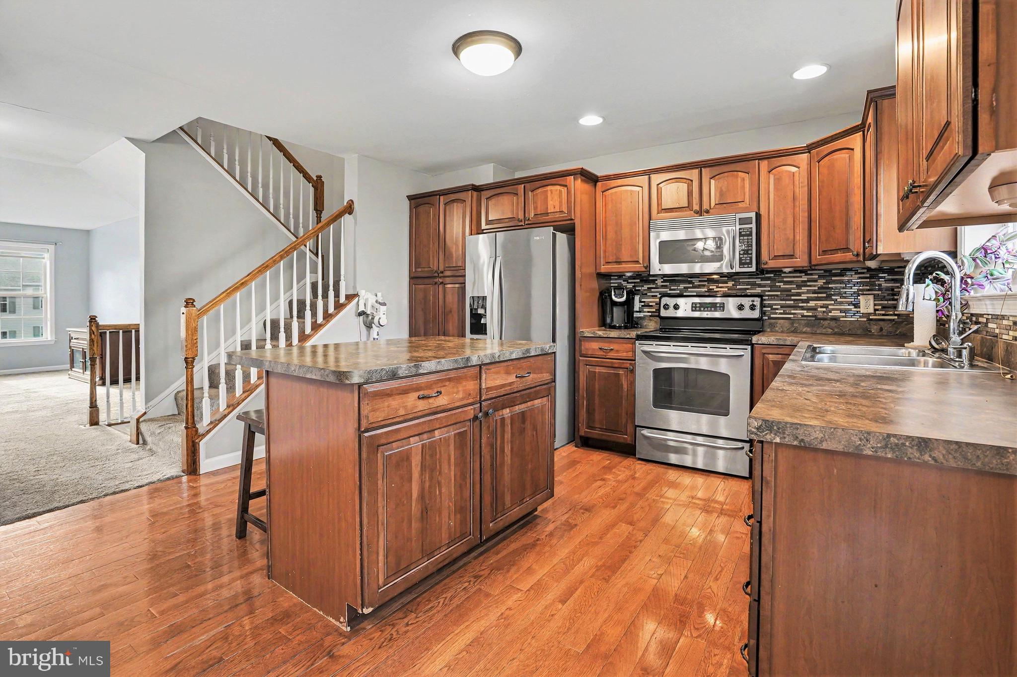 156 Mapleton Boulevard Harrisburg, PA 17112 - Photo 2 of 32