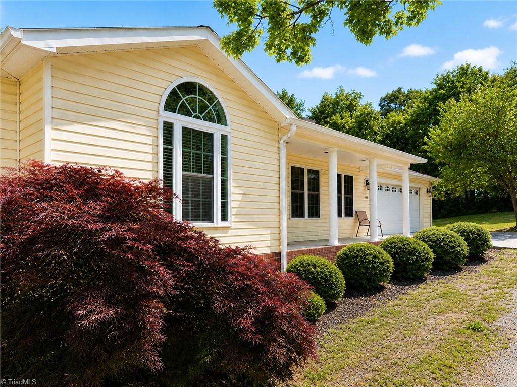 858 George Murphy Road Winston-Salem, NC 27107 - Photo 3 of 23