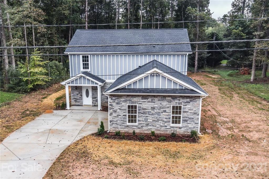 5120 Lakeview Road Charlotte, NC 28216 - Photo 2 of 45 Gallery Image 2