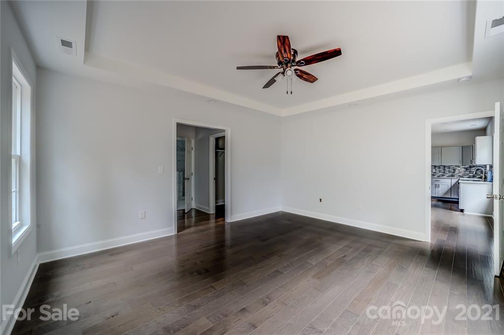 5120 Lakeview Road Charlotte, NC 28216 - Photo 11 of 45 Gallery Image 11