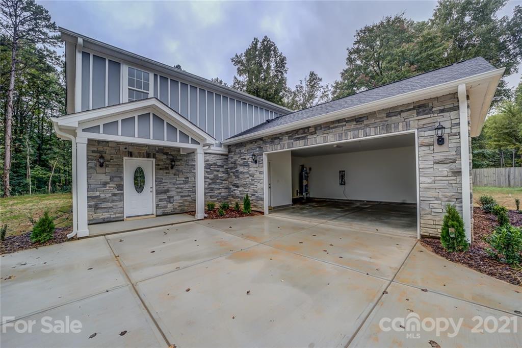 5120 Lakeview Road Charlotte, NC 28216 - Photo 3 of 45 Gallery Image 3