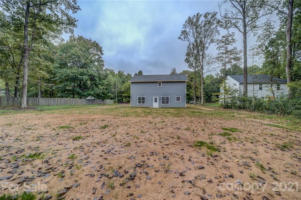 5120 Lakeview Road Charlotte, NC 28216 - Photo 5 of 45 Gallery Image 5