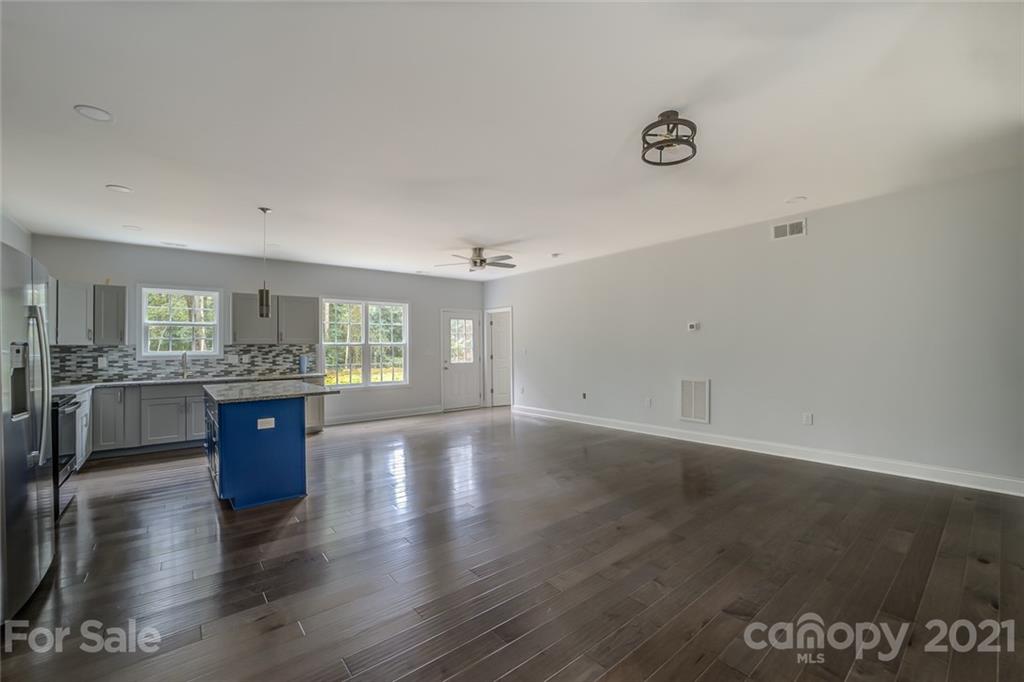 5120 Lakeview Road Charlotte, NC 28216 - Photo 6 of 45 Gallery Image 6