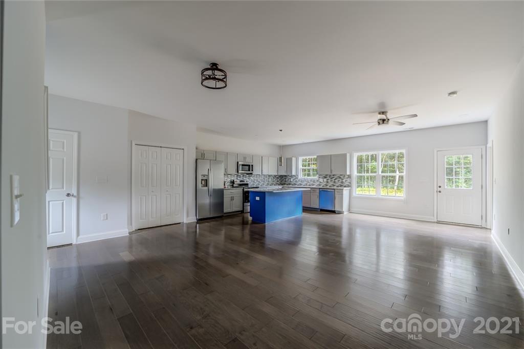 5120 Lakeview Road Charlotte, NC 28216 - Photo 7 of 45 Gallery Image 7