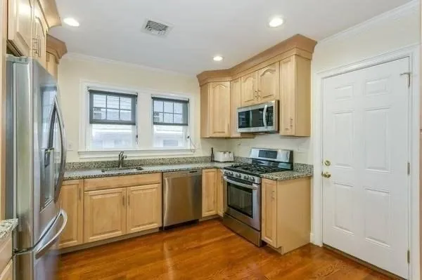 $4,350 | 16 Eliot Crescent, Unit 1, Brookline, MA 02467
