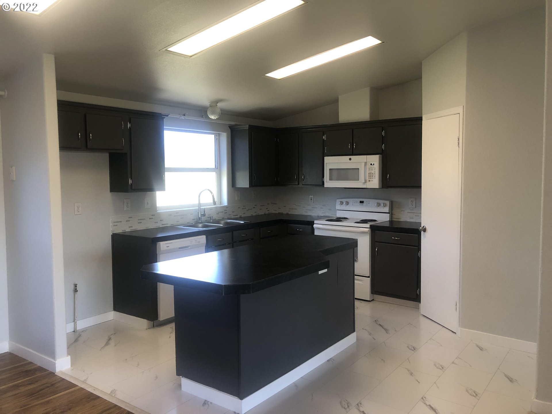 608 County Road Milton Freewater, OR 97862 - Photo 8 of 18 Kitchen