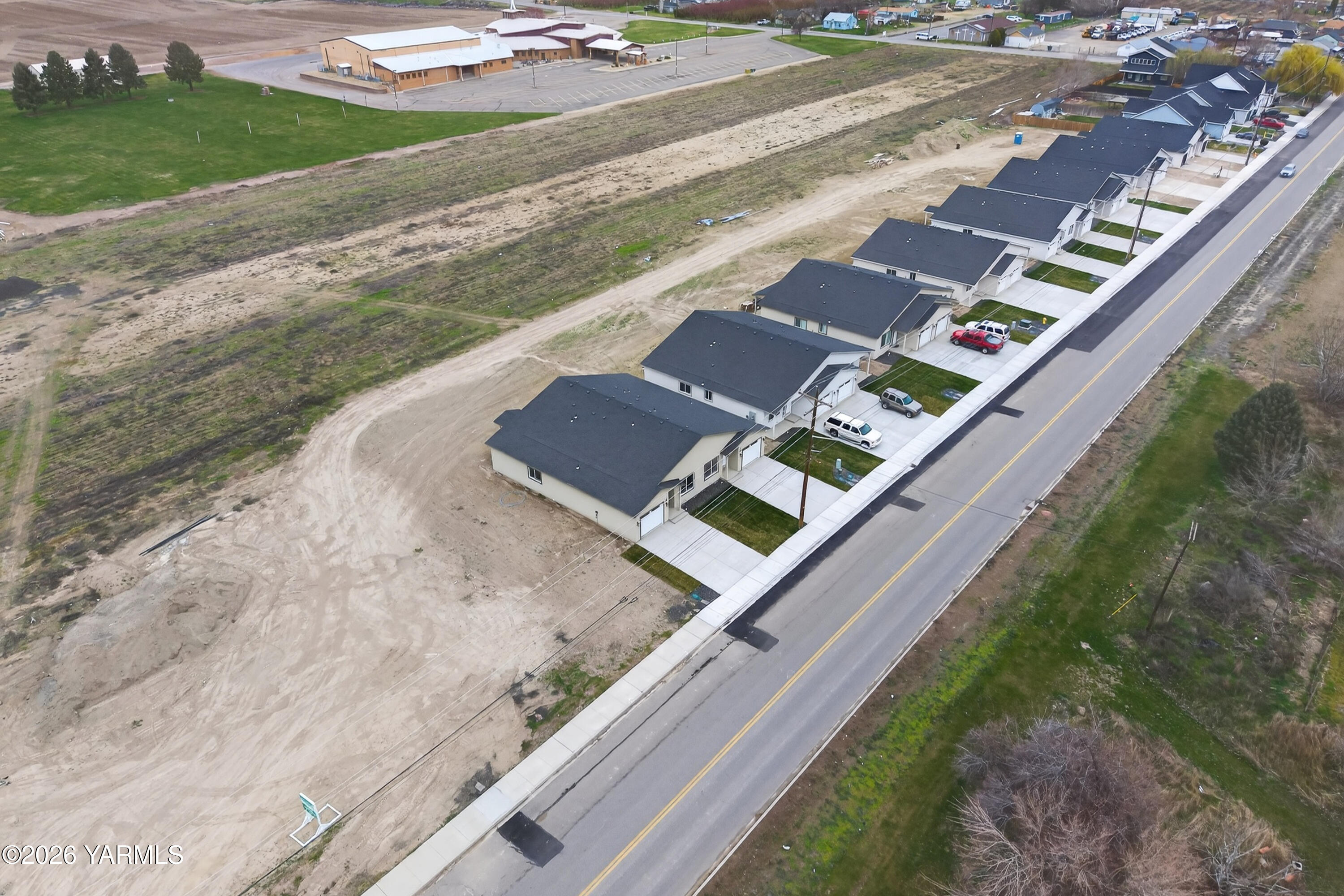 401 West Bonnieview Road Grandview, WA 98930 - Photo 5 of 35 DJI_20260315154016_0091_D