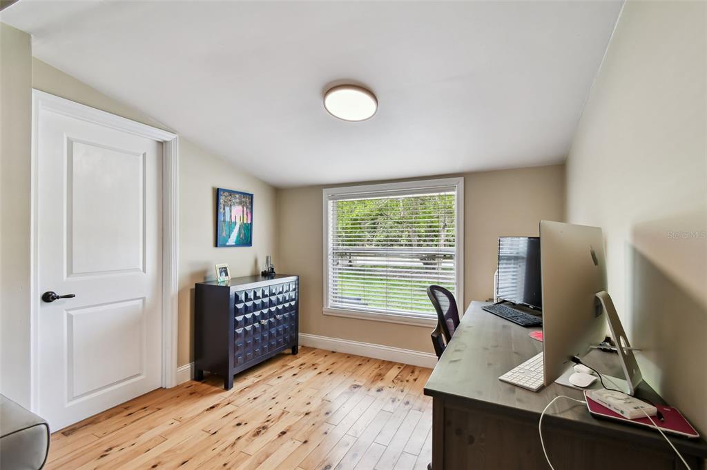1722 Albemarle Road Clearwater, FL 33764 - Photo 21 of 50 a workspace with furniture and window