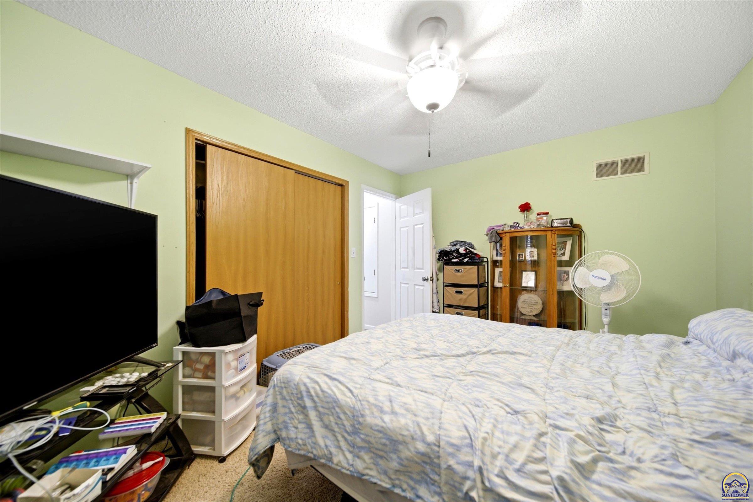 923 Southeast Wood Street Topeka, KS 66607 - Photo 9 of 23
