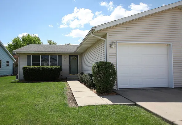 a view of a house with backyard