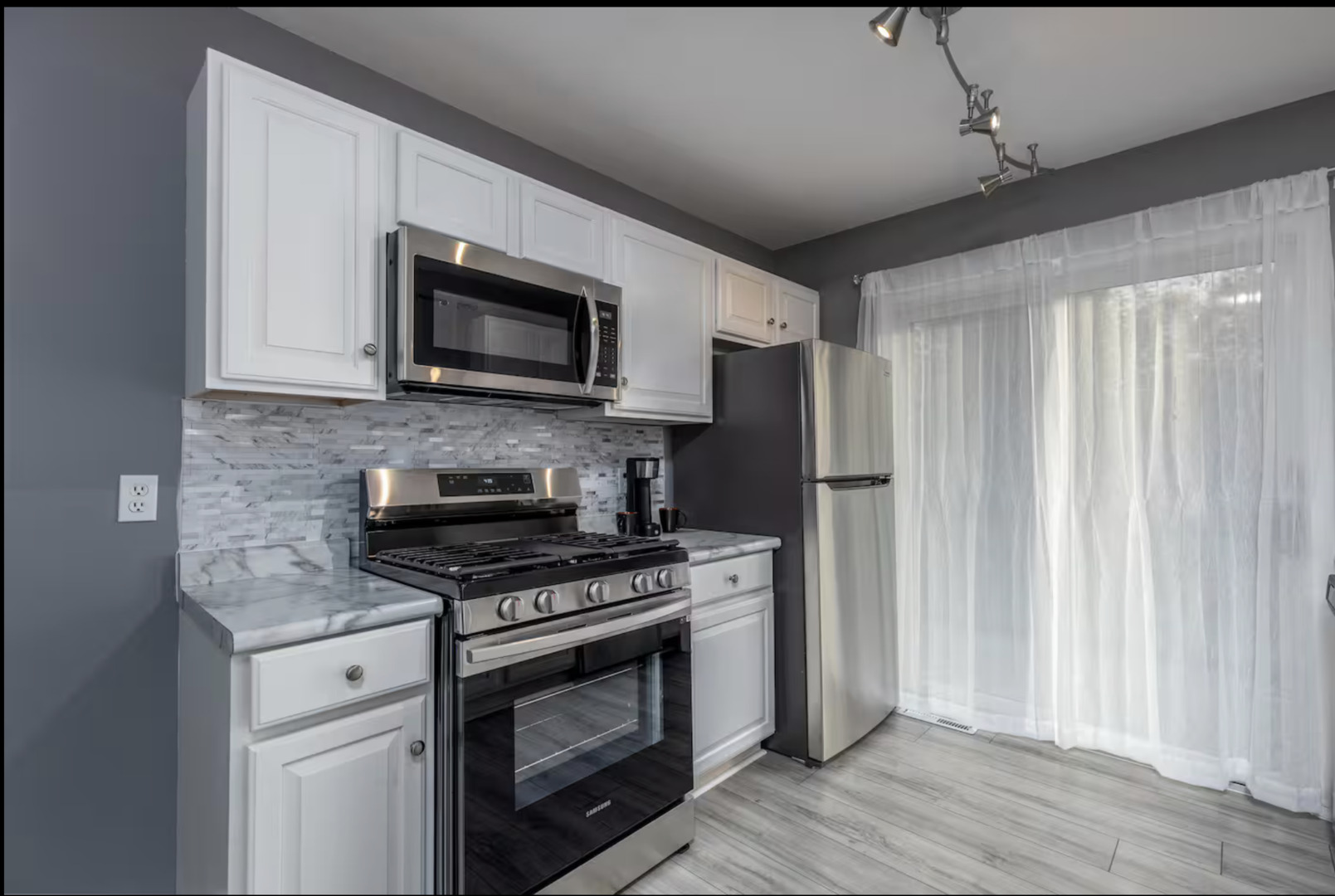 823 Heather Lane Ottawa, IL 61350 - Photo 2 of 12 a kitchen with stainless steel appliances a stove microwave and refrigerator