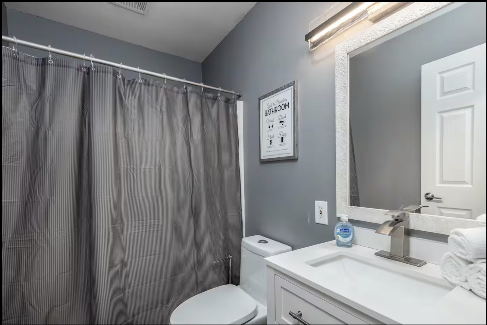 823 Heather Lane Ottawa, IL 61350 - Photo 5 of 12 a bathroom with a sink and toilet