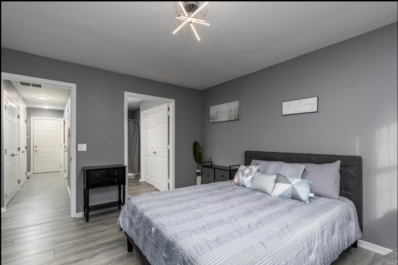823 Heather Lane Ottawa, IL 61350 - Photo 7 of 12 a bedroom with bed and wooden floor