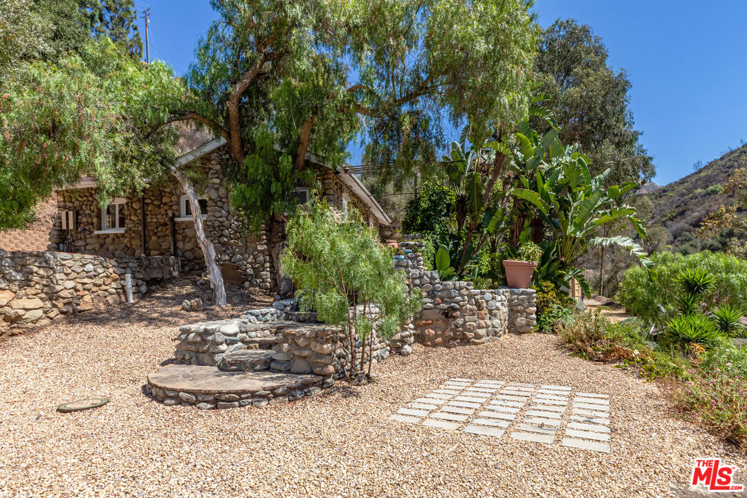 2961 Gorge Road Malibu, CA 90265 - Photo 11 of 58 Gallery Image 11