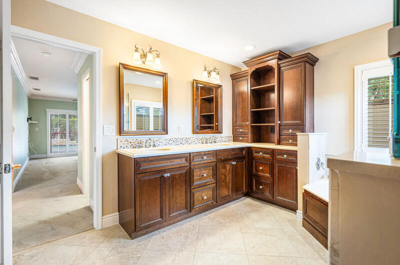 22311 Boyaca Avenue Boca Raton, FL 33433 - Photo 22 of 41 Primary Bath