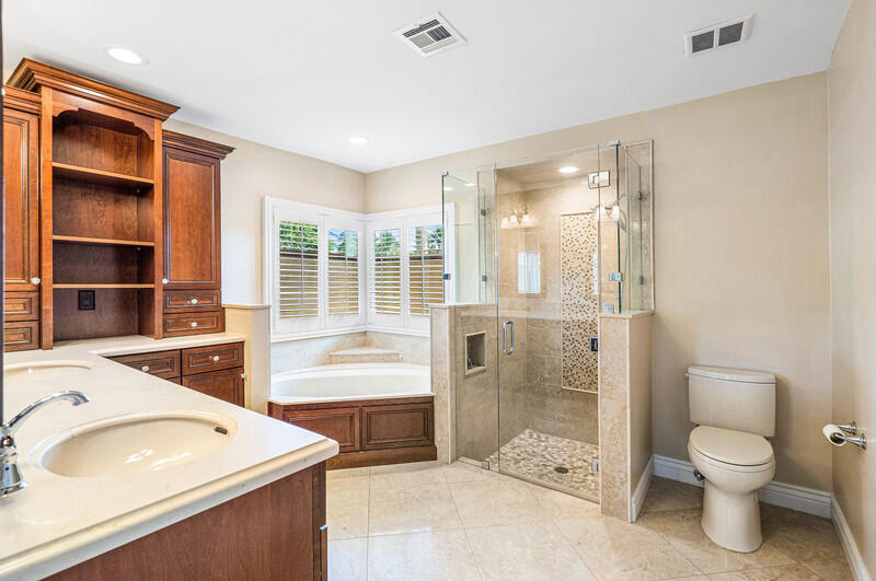 22311 Boyaca Avenue Boca Raton, FL 33433 - Photo 23 of 41 Primary Bath