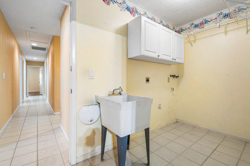 22311 Boyaca Avenue Boca Raton, FL 33433 - Photo 30 of 41 Laundry Room