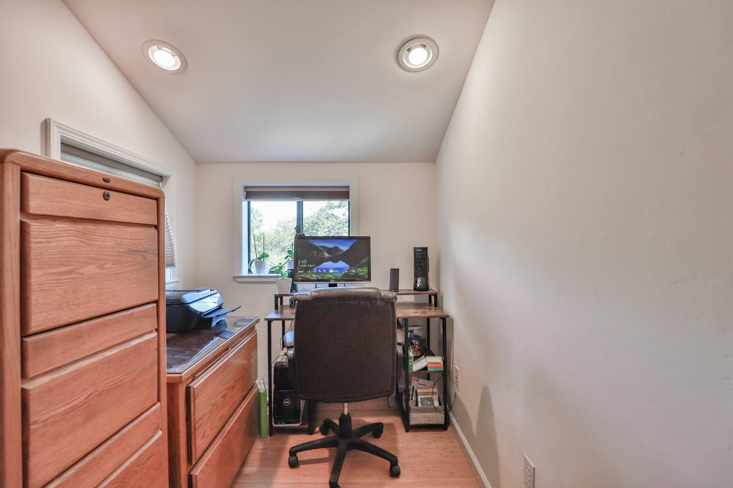 6091 Dutch Mine Road Diamond Springs, CA 95619 - Photo 16 of 83 Office area in Loft Master Bedroom