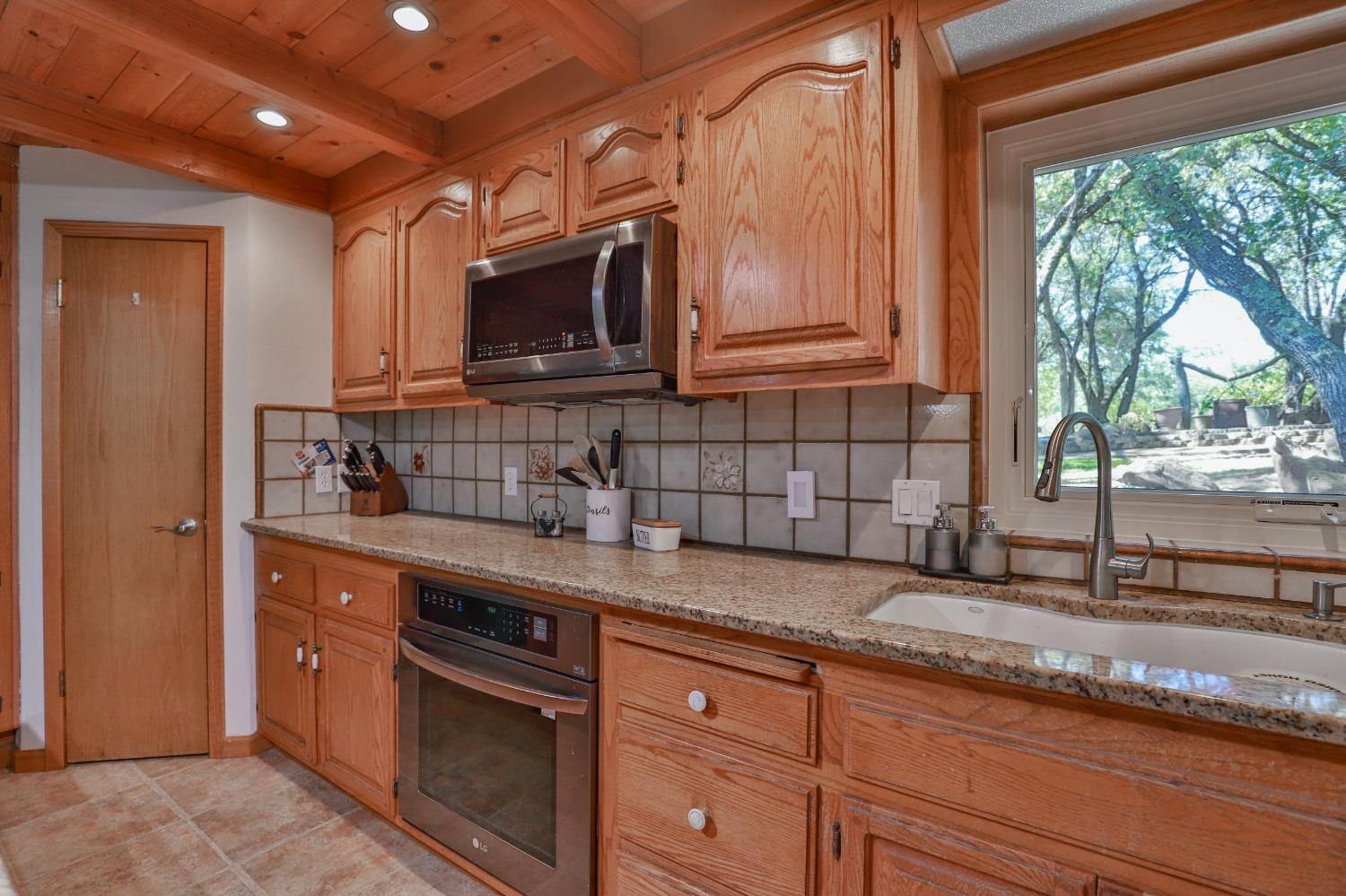 6091 Dutch Mine Road Diamond Springs, CA 95619 - Photo 5 of 83